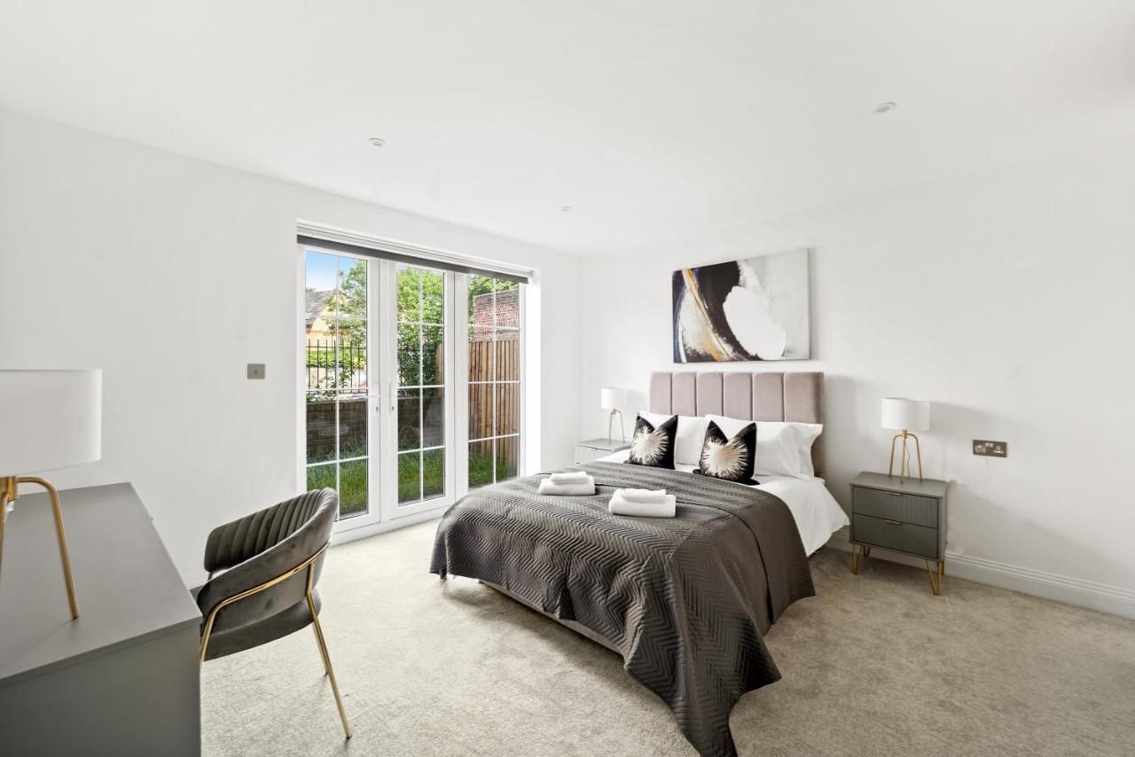 Drake House Apt 3 In Staines - Free Parking - Heathrow - Thorpe Park 外观 照片