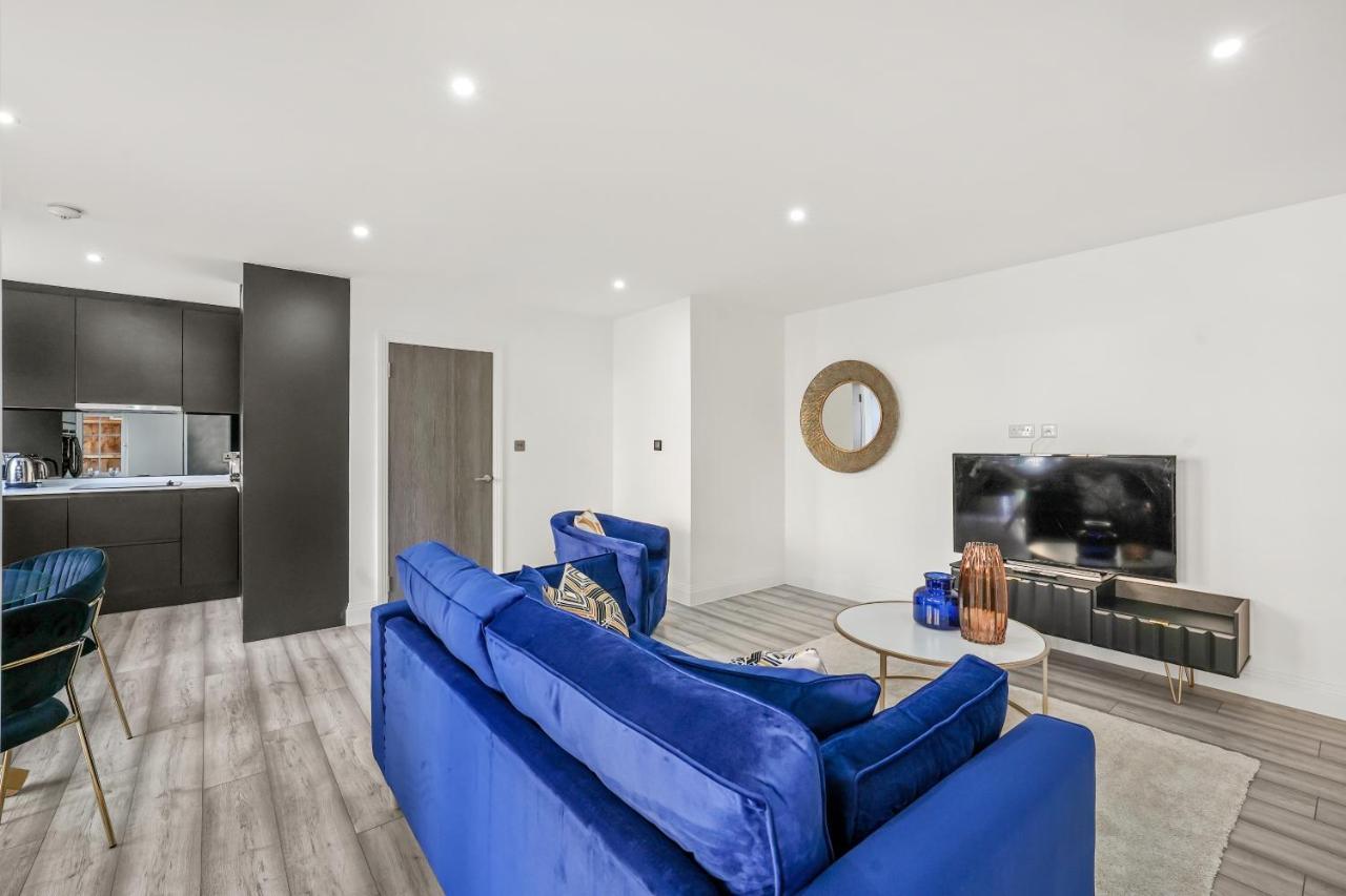 Drake House Apt 3 In Staines - Free Parking - Heathrow - Thorpe Park 外观 照片