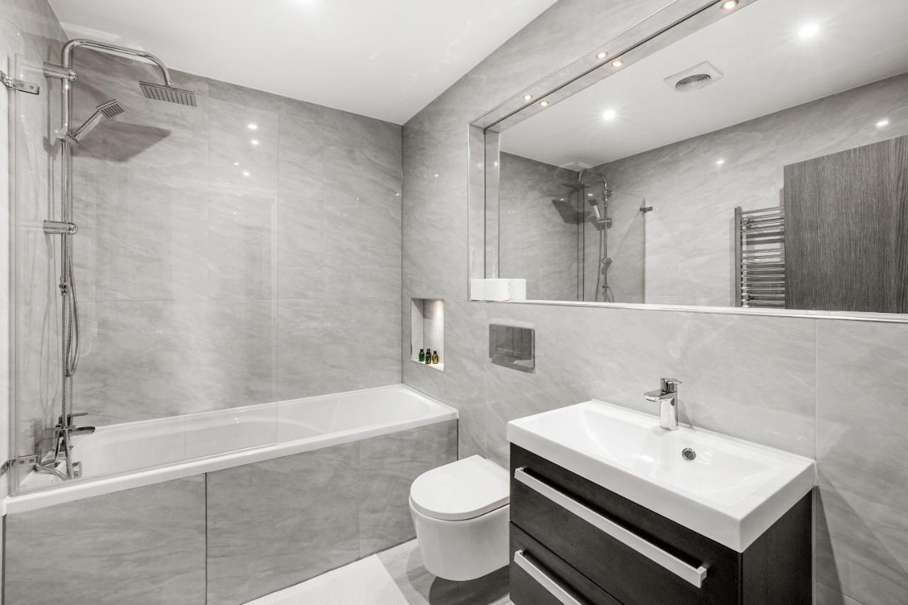 Drake House Apt 3 In Staines - Free Parking - Heathrow - Thorpe Park 外观 照片