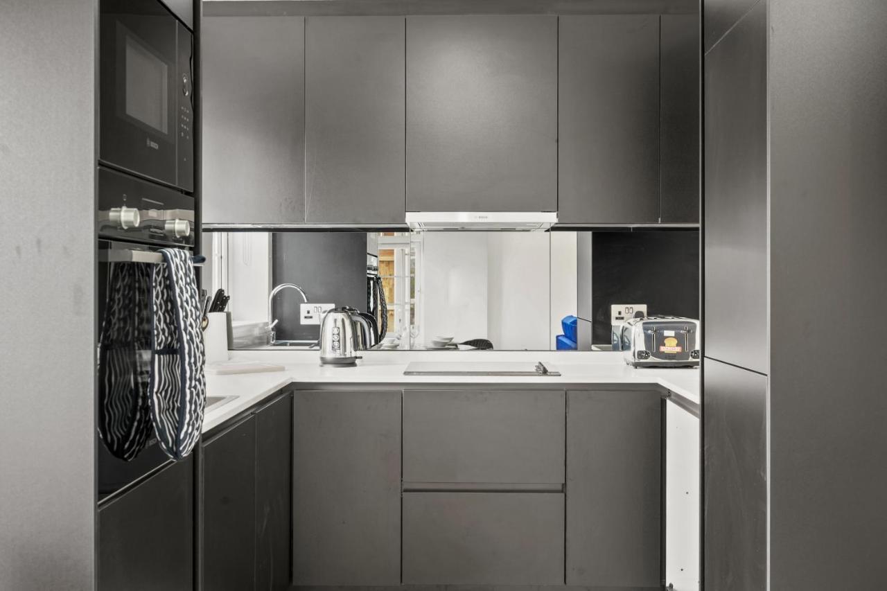 Drake House Apt 3 In Staines - Free Parking - Heathrow - Thorpe Park 外观 照片