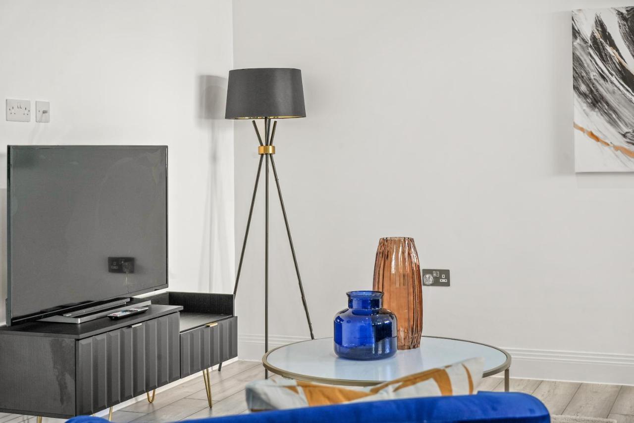 Drake House Apt 3 In Staines - Free Parking - Heathrow - Thorpe Park 外观 照片